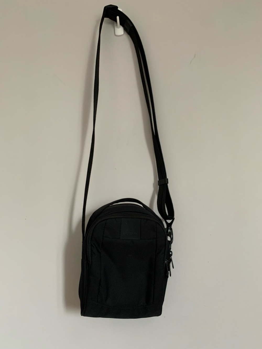 Pacsafe anti-theft RFID safe bag